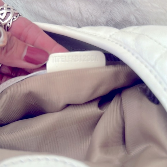 Burberry white leather quilt bag - Picture 6 of 8